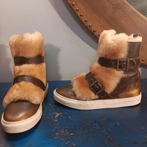 Lux De' Leon Brown and Tan Fur Buckle Sneakers